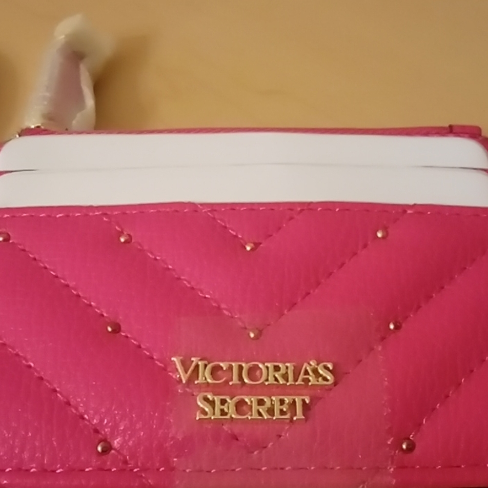 Victoria's Secret Studded V-Quilt Card Case - Picture 9 of 9